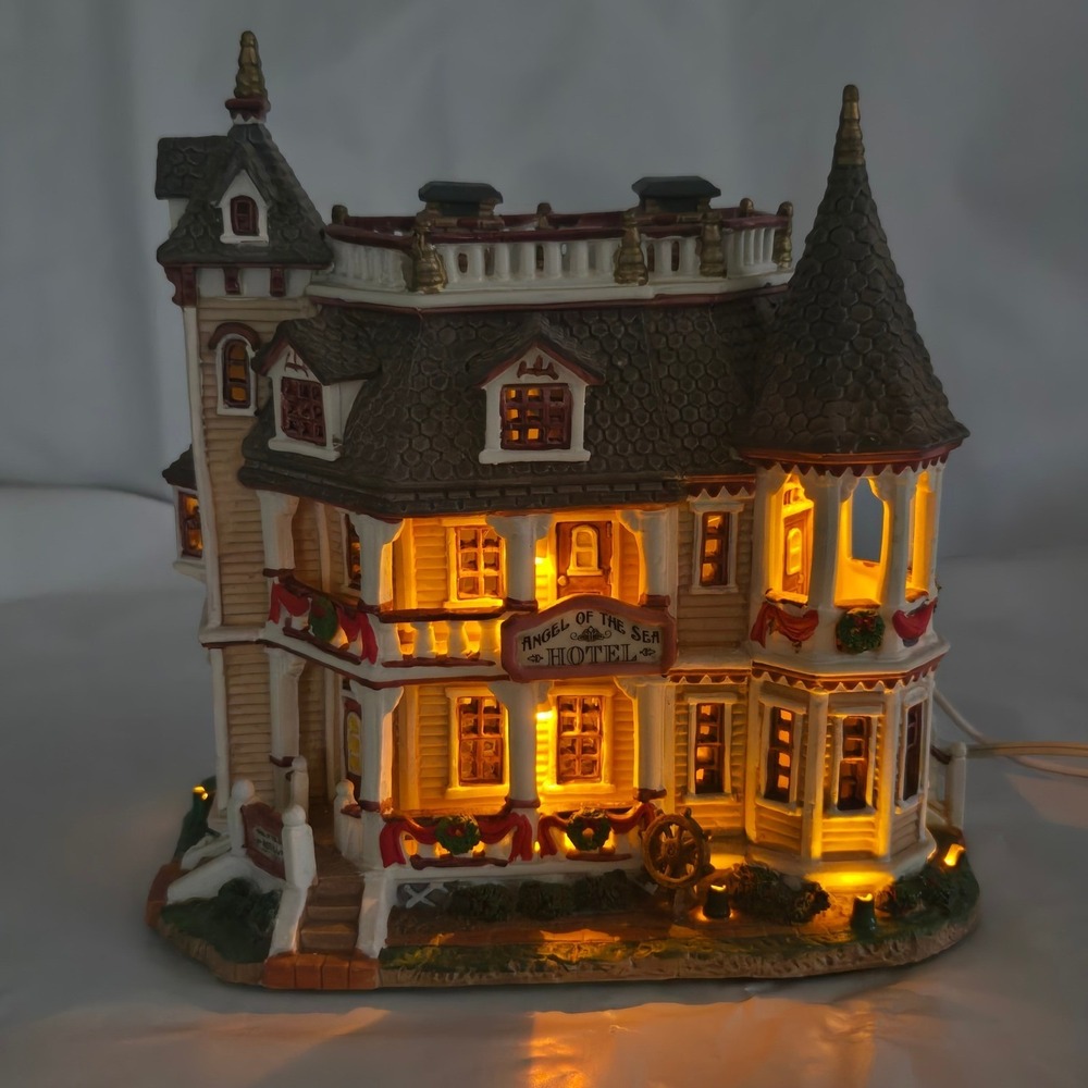 Carole Towne 2006 Angel Of The Sea Hotel Lemax Lighted Christmas Village House